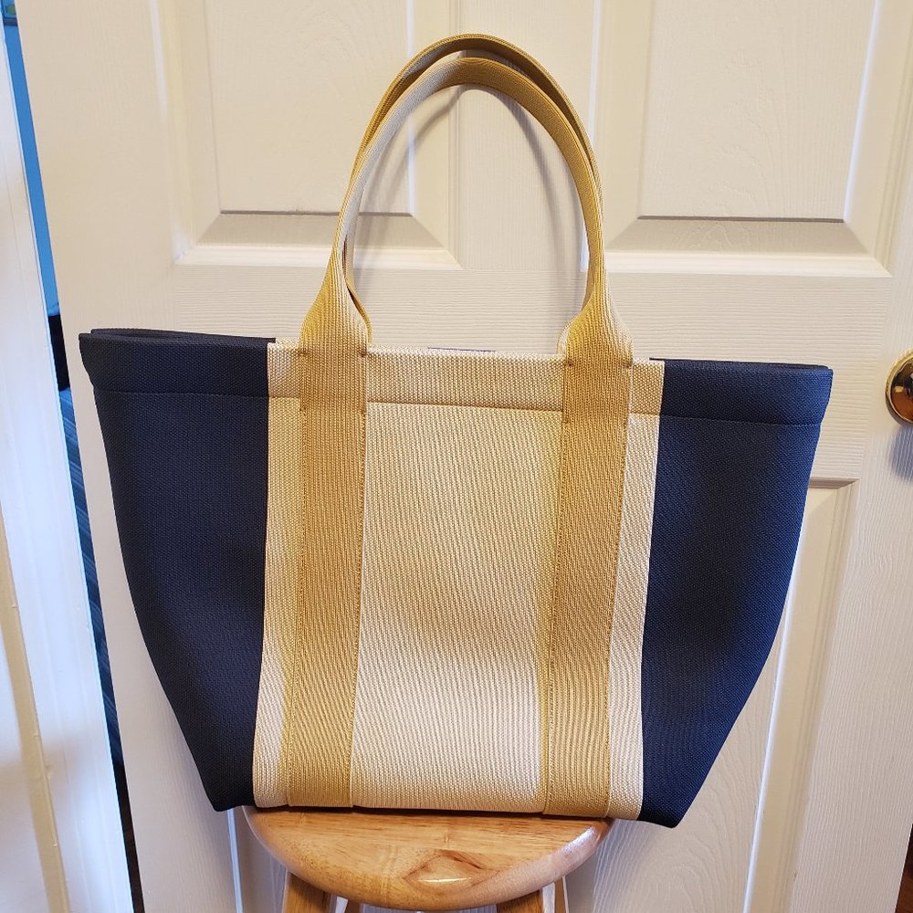 ROTHY'S ESSENTIAL TOTE (INK AND IVORY)